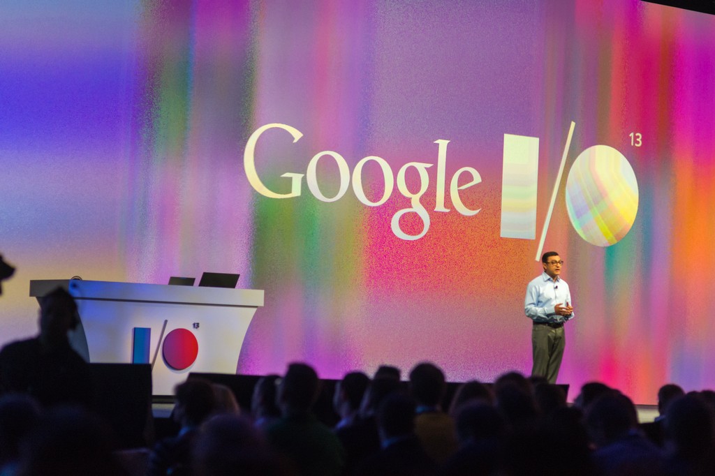 David Cardinal hablando en el evento de Google